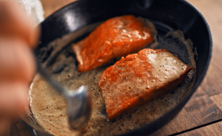 Как пожарить рыбу на сковороде