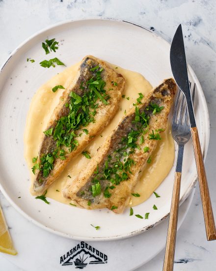 Минтай у винному соусі