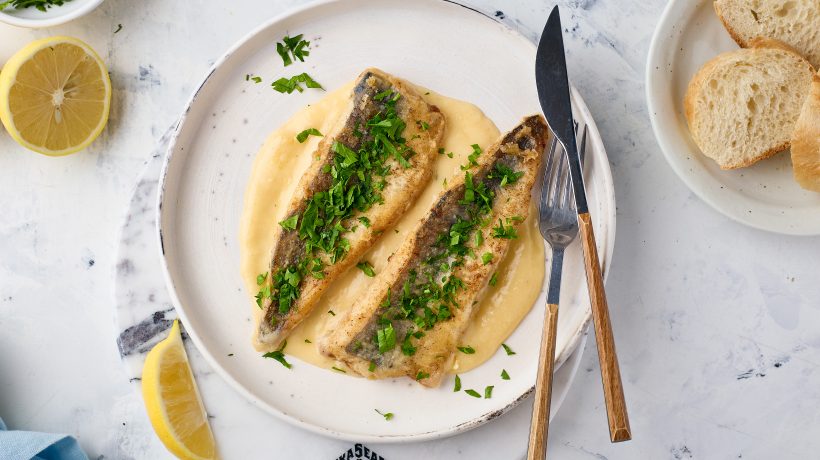 Минтай у винному соусі